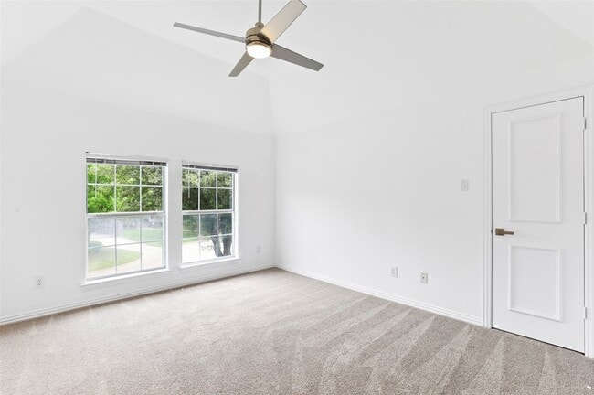 Building Photo - 914 Edgemeer Ln