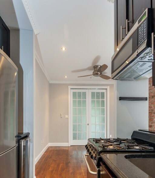 Building Photo - 309 E 8th St