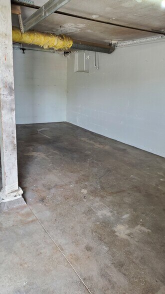 Building Photo - 849 Roberts St