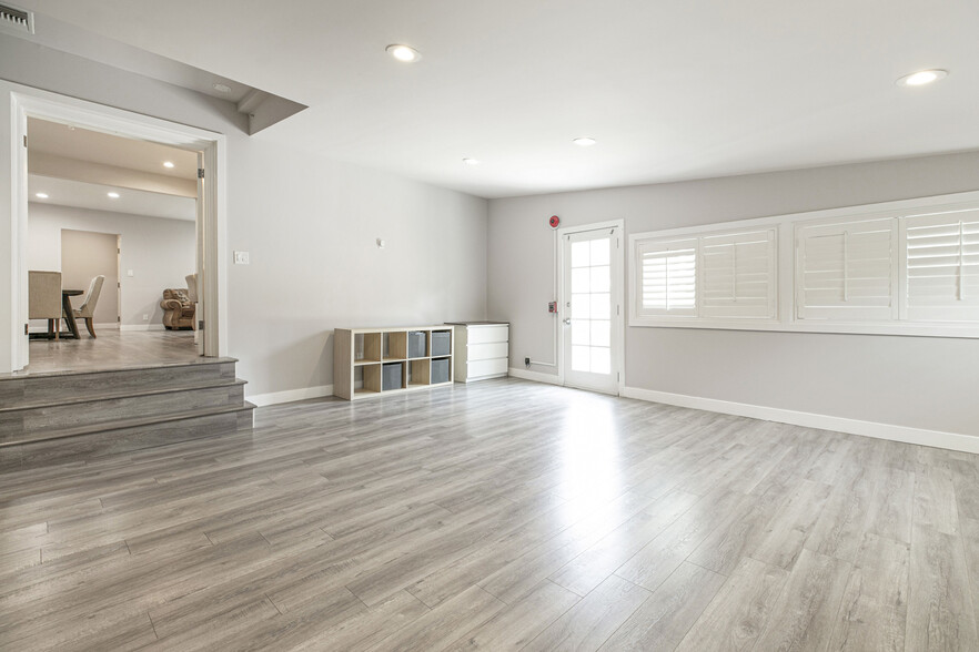 Building Photo - 1527 N Screenland Dr