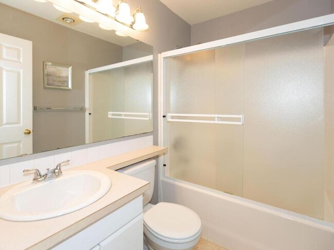 Building Photo - 18505 SE Newport Way
