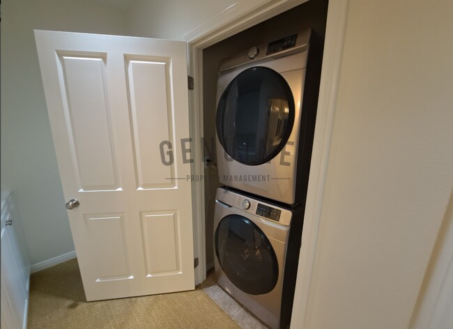 Building Photo - Beautiful Two-Level 2Bd 2Ba Condo in Irvine