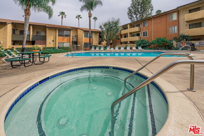 Building Photo - 15425 Sherman Way