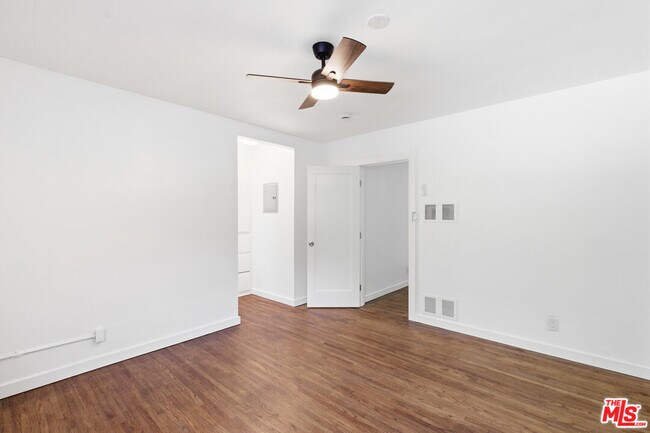 Building Photo - 4921 Coldwater Canyon Ave