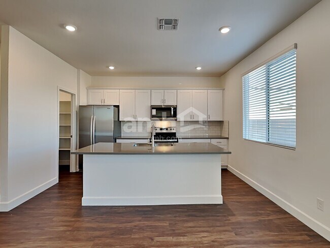 Building Photo - 9742 N Camino Benicardo