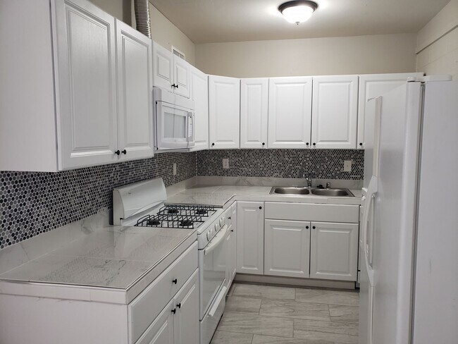 Primary Photo - 3 Bedroom Townhouse
