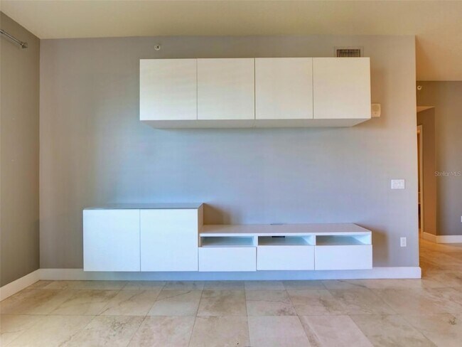 Building Photo - 100 S Eola Dr