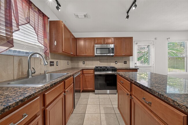 Building Photo - 25346 Barmby Dr