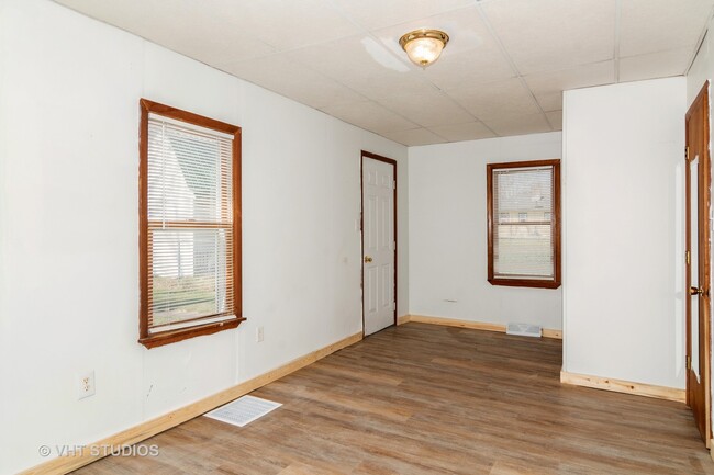 Building Photo - 1803 Paradise Blvd