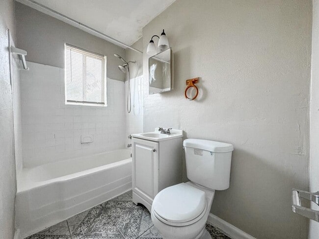 Building Photo - 1010 9th St