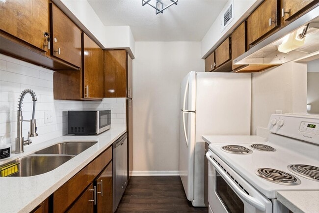 Building Photo - 8419 Hearth Dr