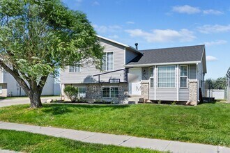 Building Photo - Updated Roy Utah 5 Bedroom 2 Bathroom Home!!