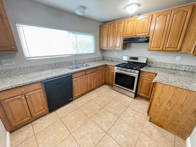 Building Photo - 156 E Marshall Blvd