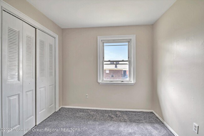 Building Photo - 250B Sawmill Rd