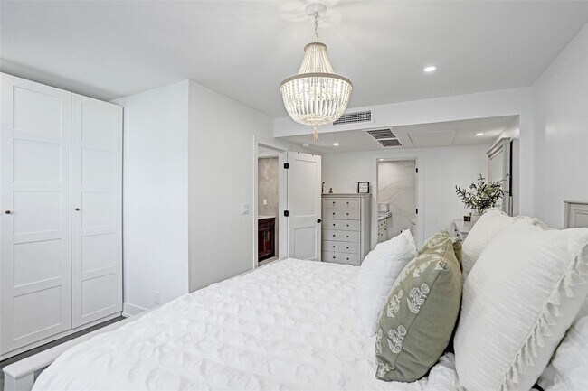 Building Photo - 4250 Galt Ocean Dr