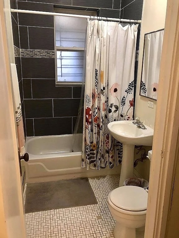 Building Photo - 3917 N Southport Ave