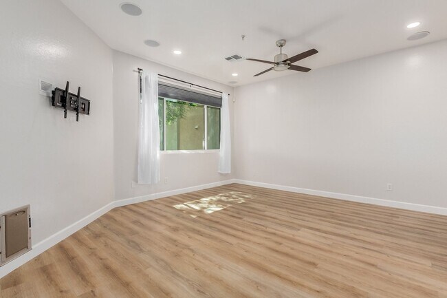 Building Photo - 7601 E Roosevelt St