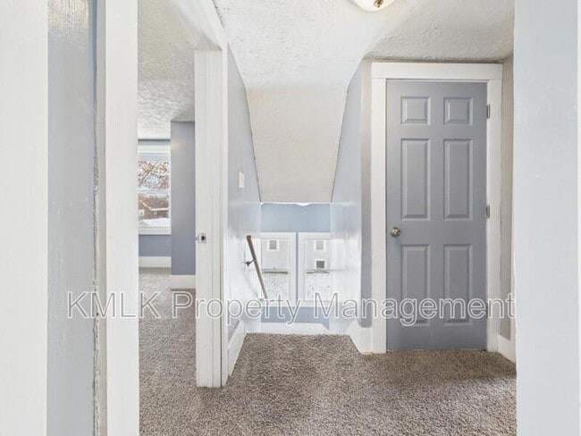 Building Photo - 594 Columbia Ave