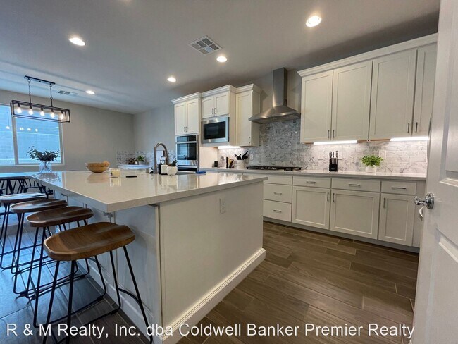 Building Photo - 12483 Point Sierra St