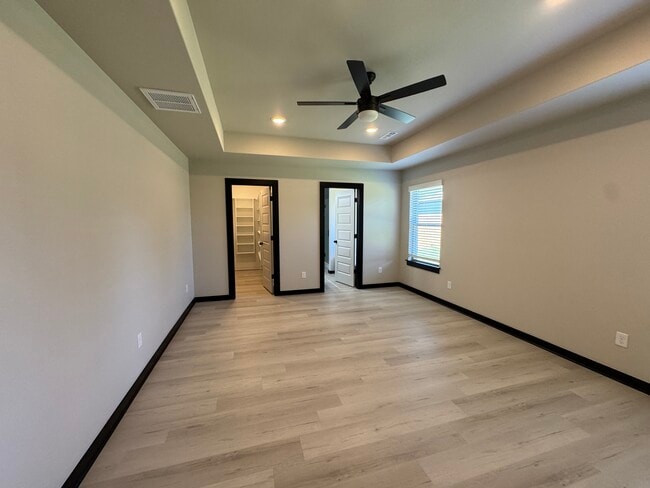 Building Photo - 3204 SW Camden Dr
