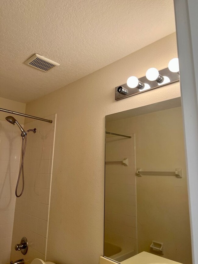 Building Photo - Townhome For Rent