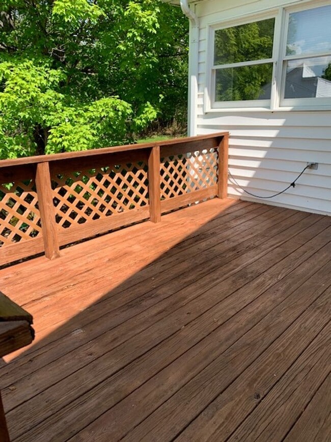 Building Photo - Bungalow Located Just Outside of Town