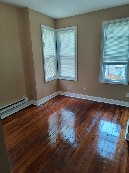 Building Photo - 1616 W Glenwood Ave