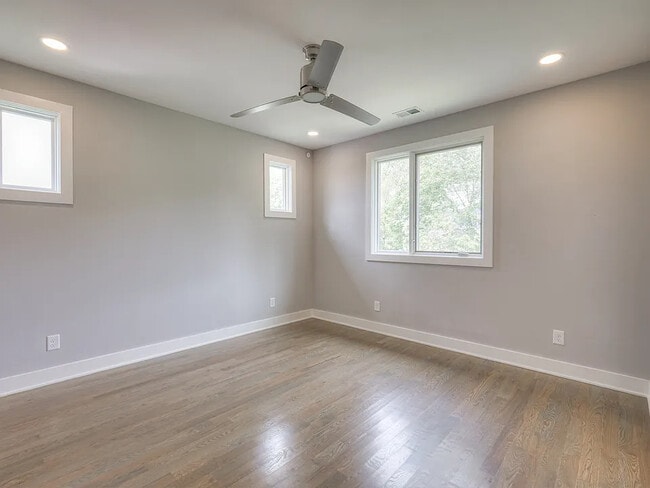 Building Photo - 2137 Buena Vista Pike