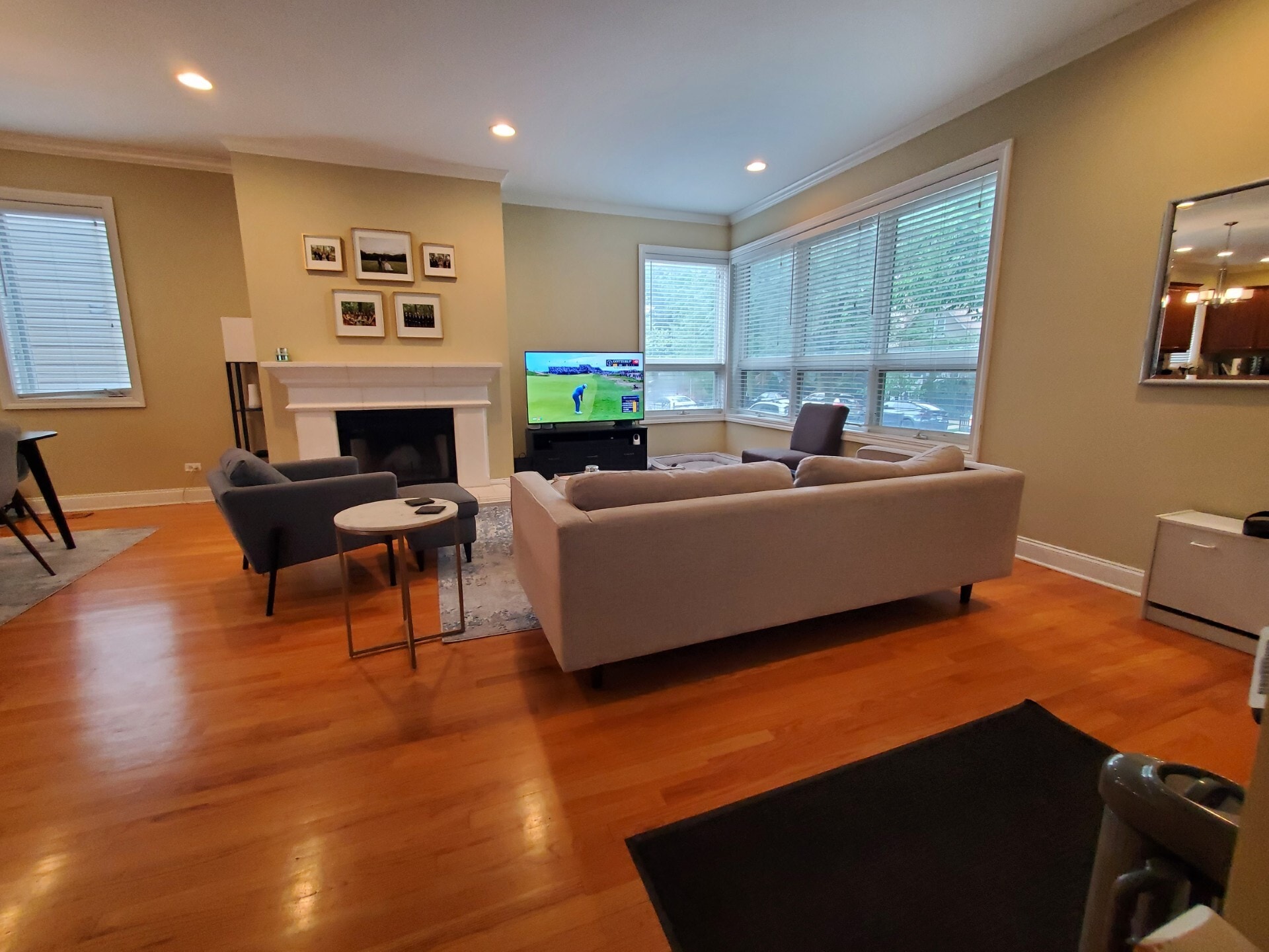 Living Room - 2531 W Moffat St