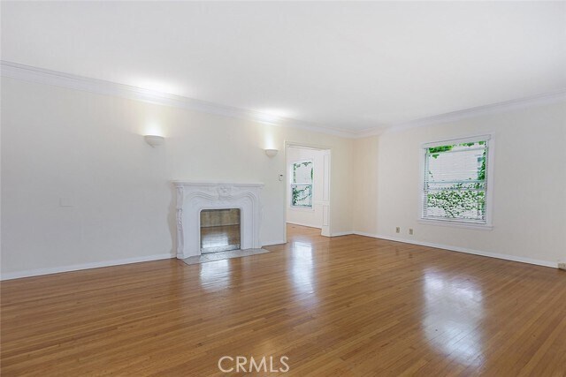 Building Photo - 5966 San Vicente Blvd