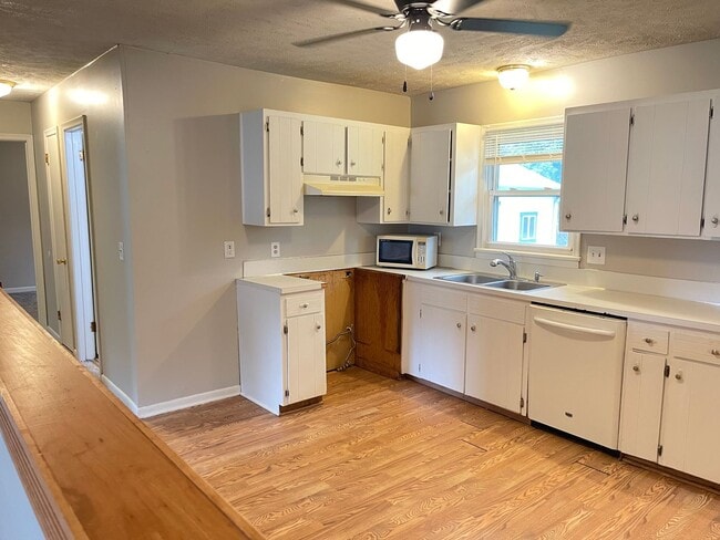 Building Photo - 10909 Leavenworth St