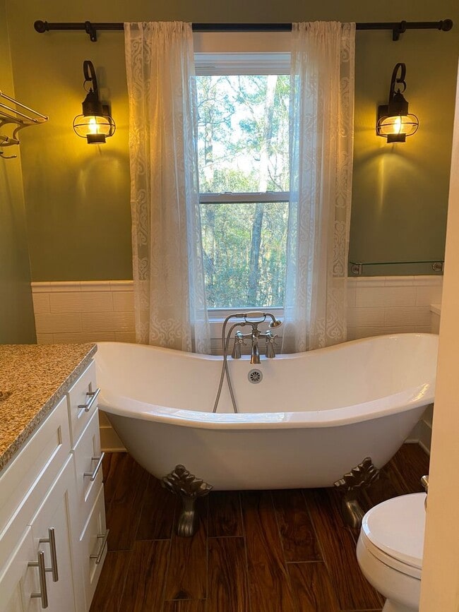 Building Photo - Unique Home in Perry