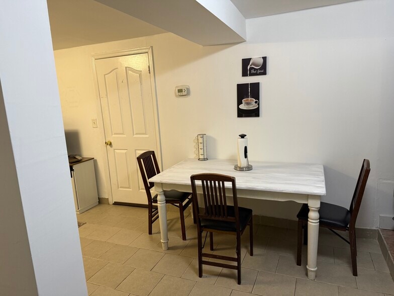 Primary Photo - 358 Victory Blvd