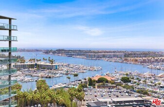 Building Photo - 13600 Marina Pointe Dr
