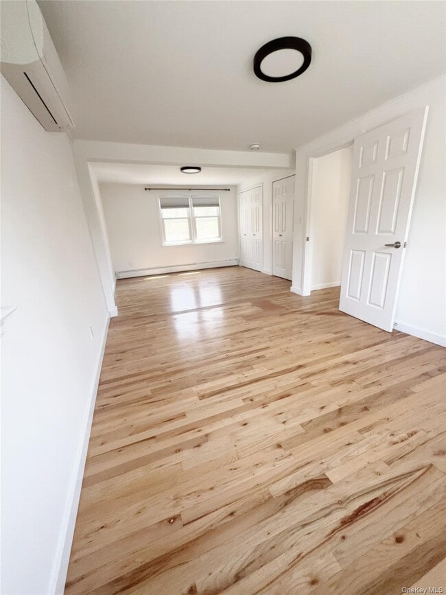 Building Photo - 18 Bayles Ave