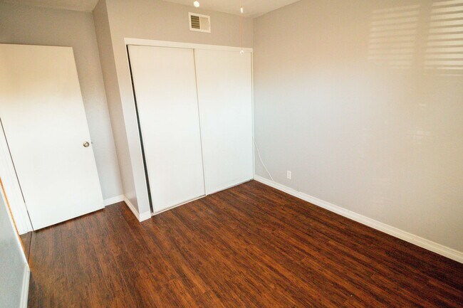 Building Photo - Spacious 4 Bed / 2 Bath Pool Home in Prime Corona Location!