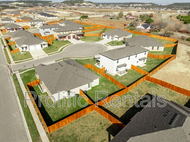 Building Photo - 102 Logan Ct