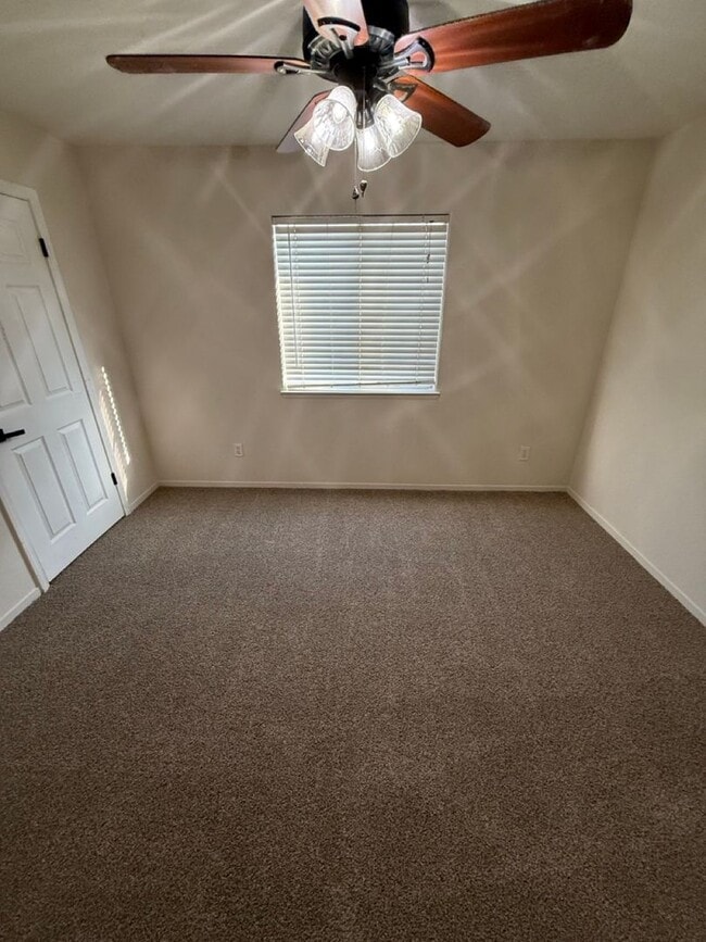 Building Photo - Charming 4-Bedroom Home in the Riverlakes Community