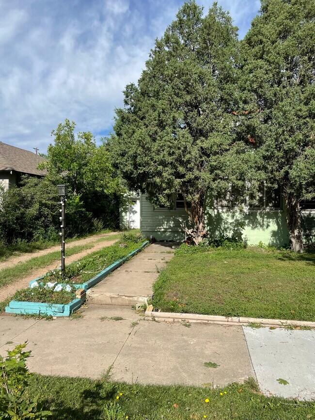 Building Photo - 1420 N Wahsatch Ave