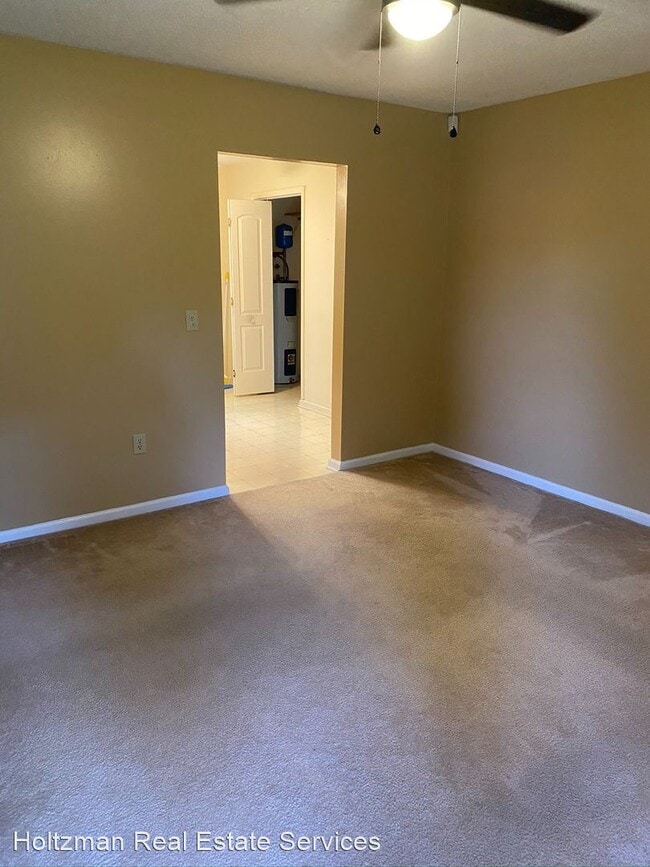 Building Photo - 3 br, 1 bath House - 1021 White Circle