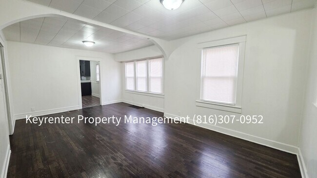 Building Photo - 1512 W College St
