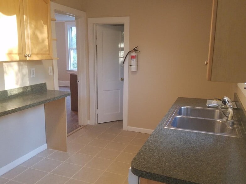 Kitchen - 145 Broad St