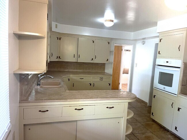 Building Photo - 7731 Filice Dr