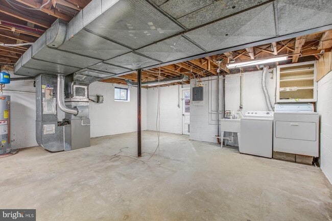 Building Photo - 8414 W Boulevard Dr
