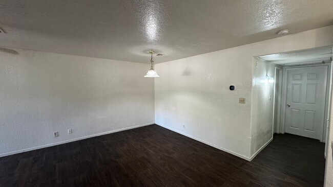 Building Photo - Vacation Lifestyle 2 bedroom first flor