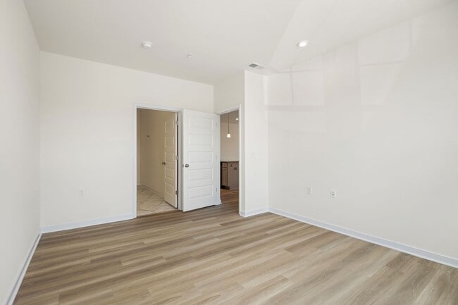 Building Photo - Brand New 2 Bedroom Condo Located in Midlo...