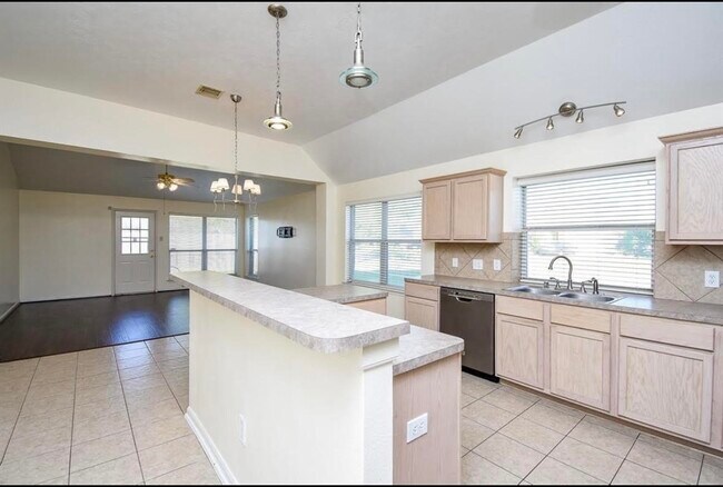 Building Photo - 20802 Oak Rain Ct