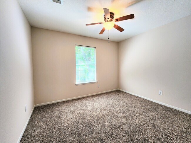 Building Photo - 11 Cider Mill Ct