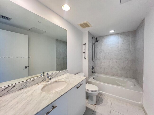 Building Photo - 951 Brickell Ave