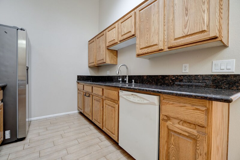 Building Photo - 2305 W Horizon Ridge Pkwy